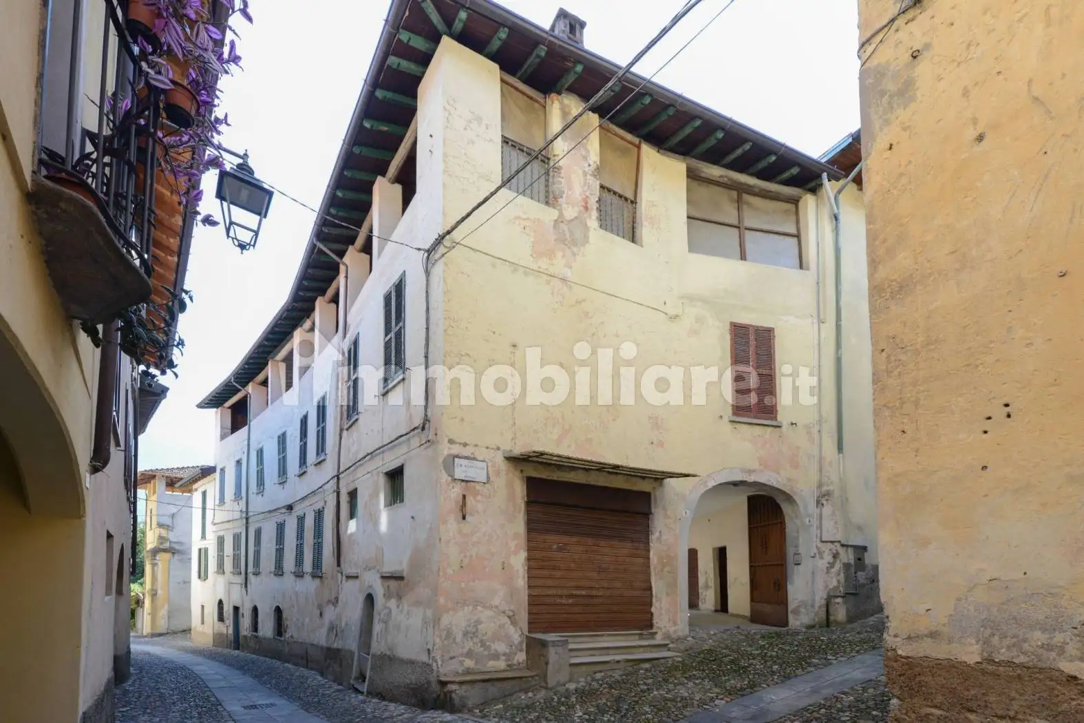 Palazzo - Edificio in vendita a Castello Cabiaglio