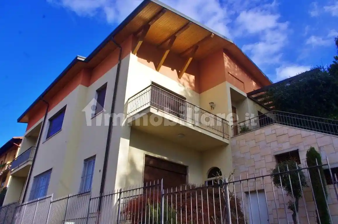 Villa in vendita a Cassano Magnago