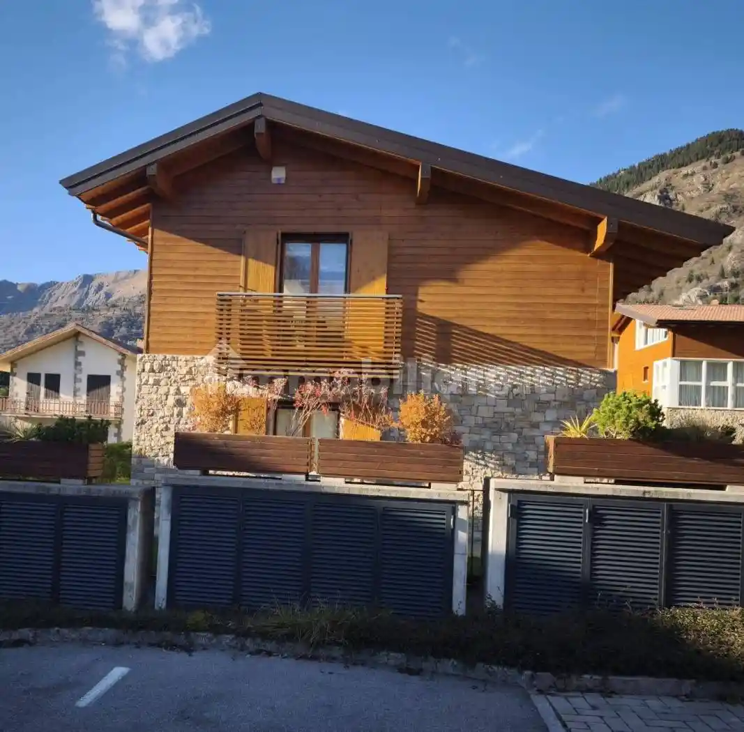 Villa in vendita a Castione della Presolana