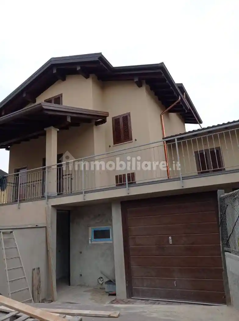 Villa in vendita a Pombia