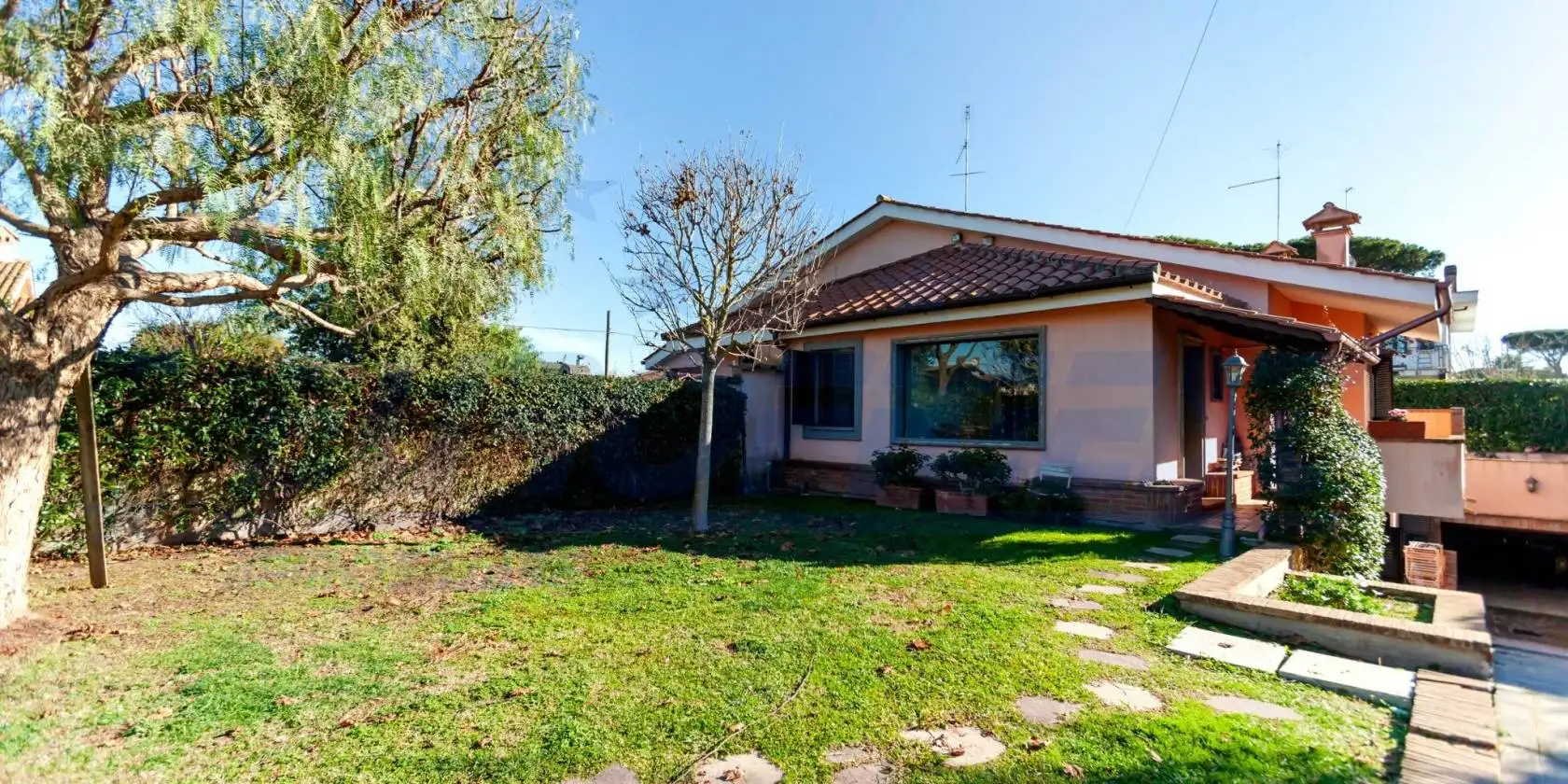 Villa bifamiliare in vendita a Roma