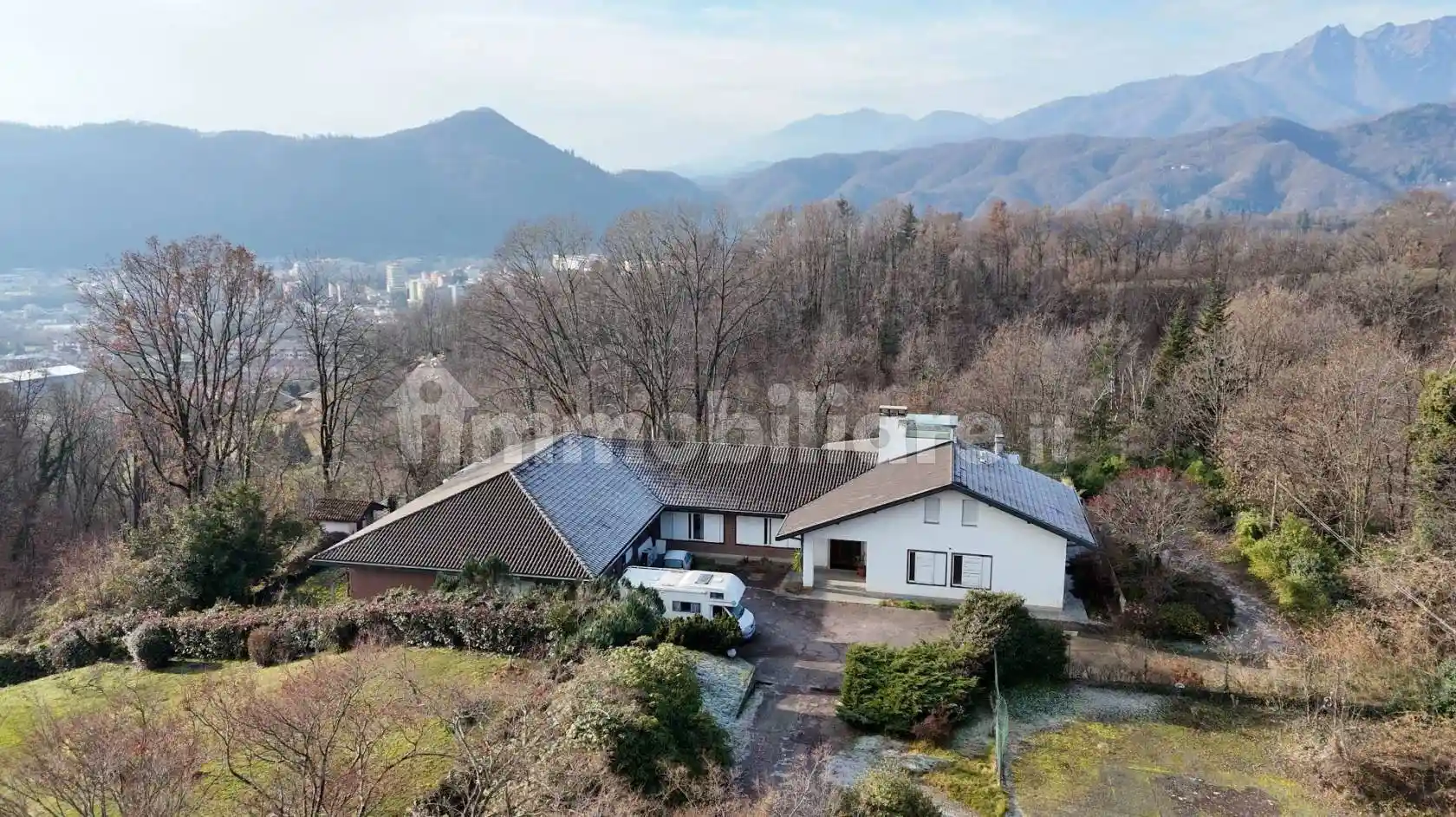 Villa in vendita a Borgosesia