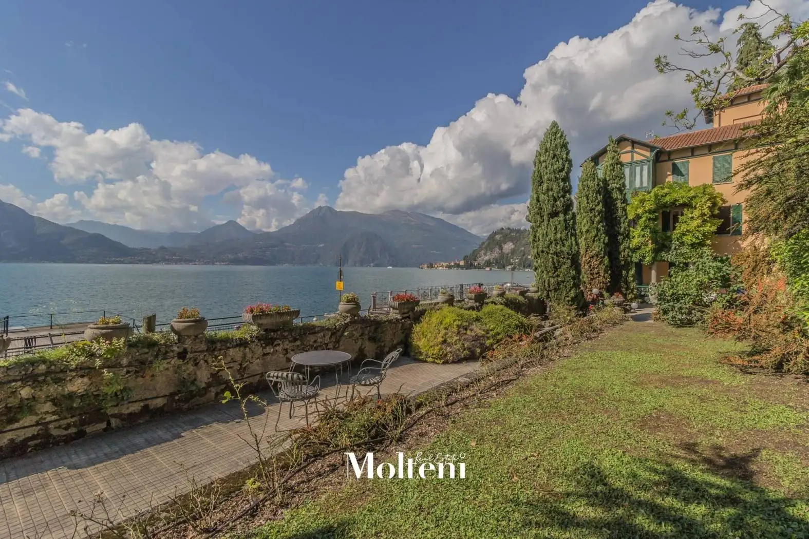 Appartamento in vendita a Varenna