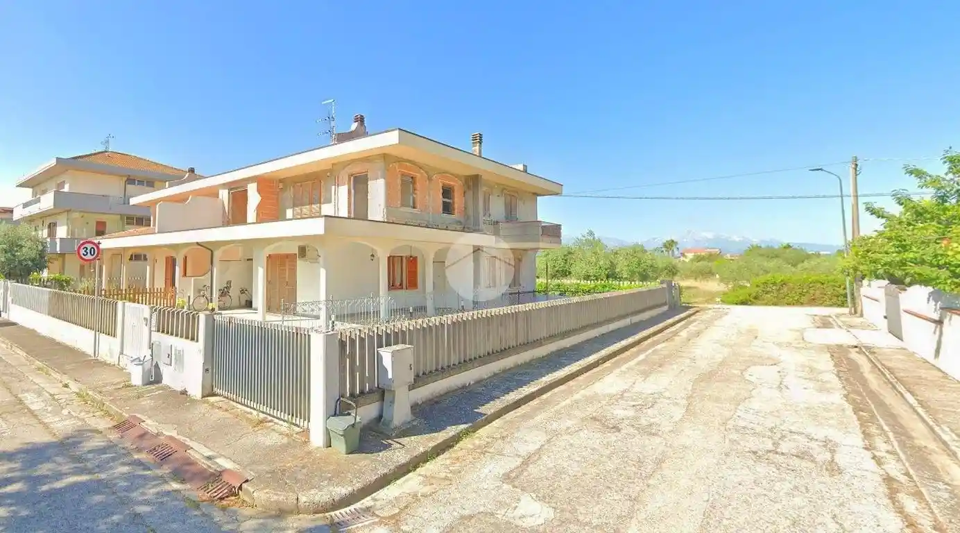 Terratetto plurifamiliare via Fosse Ardeatine 14, Centro, Roseto degli Abruzzi - foto 2