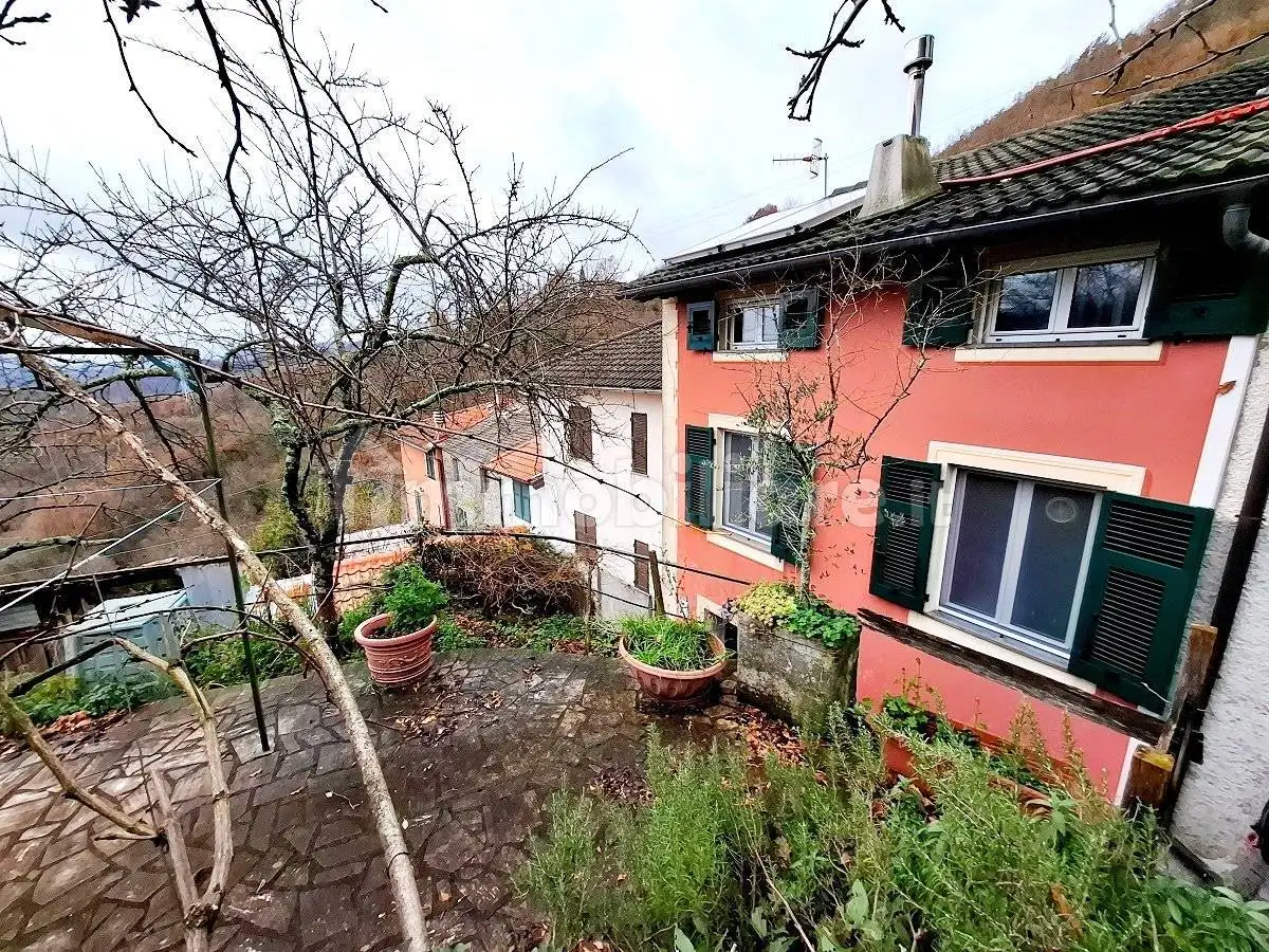 Casa indipendente in vendita a Lumarzo