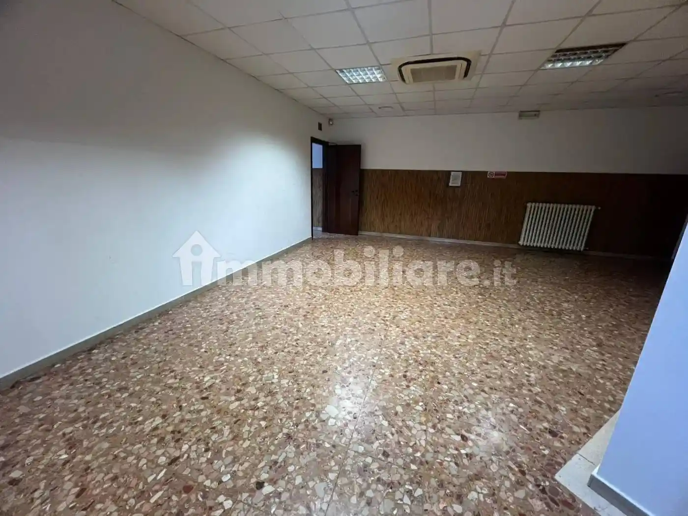 Palazzo - Edificio in Affitto - foto 4