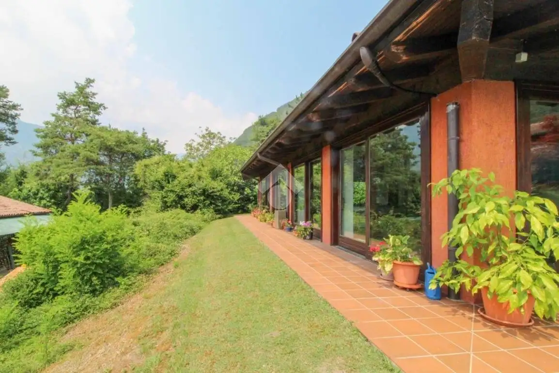 Palazzo - Edificio in vendita a Idro