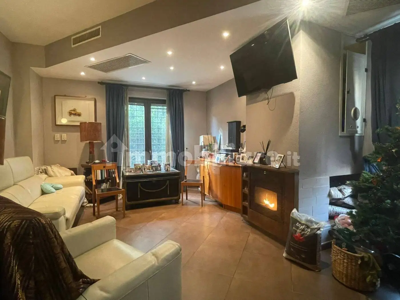 Villa plurifamiliare in vendita a Roma