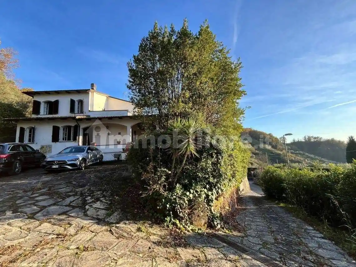 Villa in vendita a Carrara