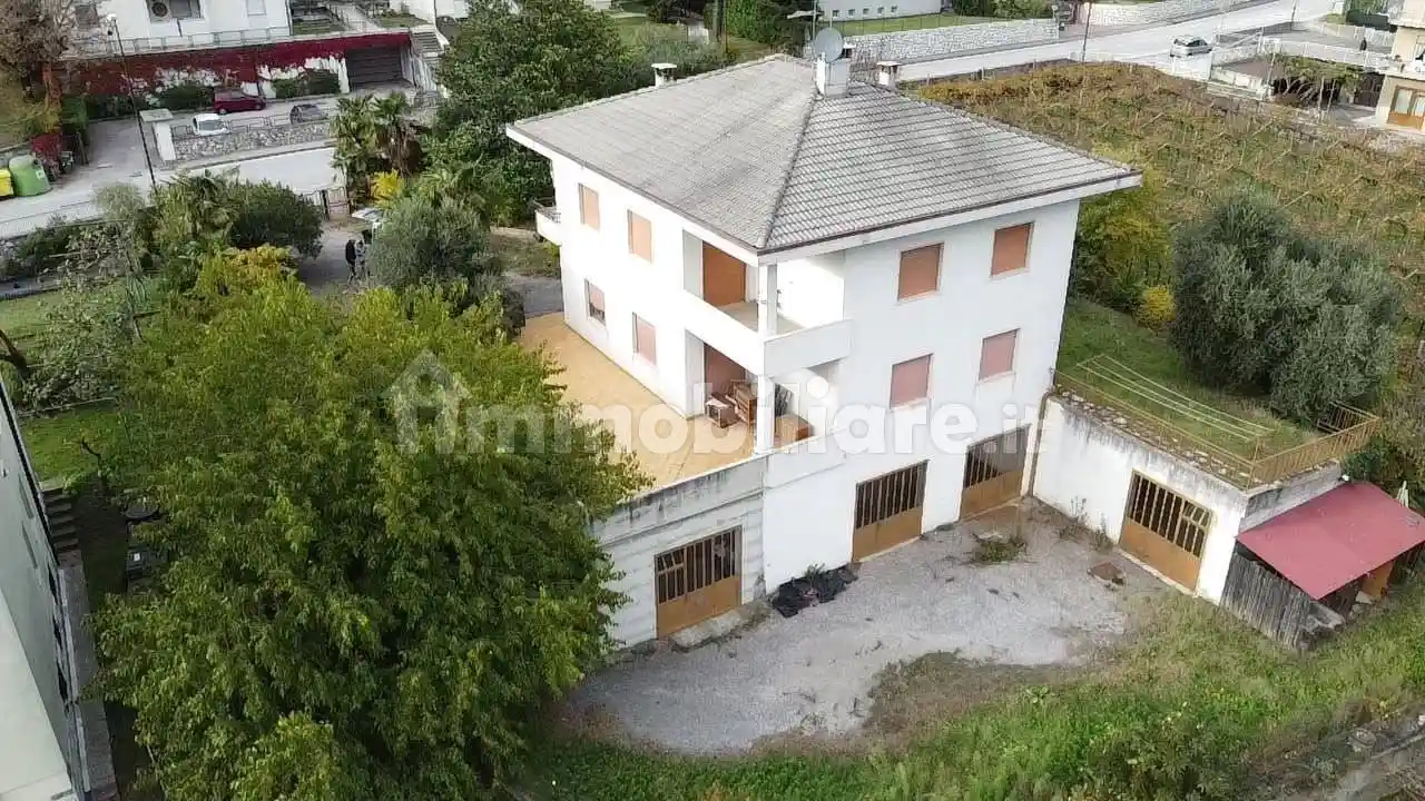 Villa in vendita a Ala