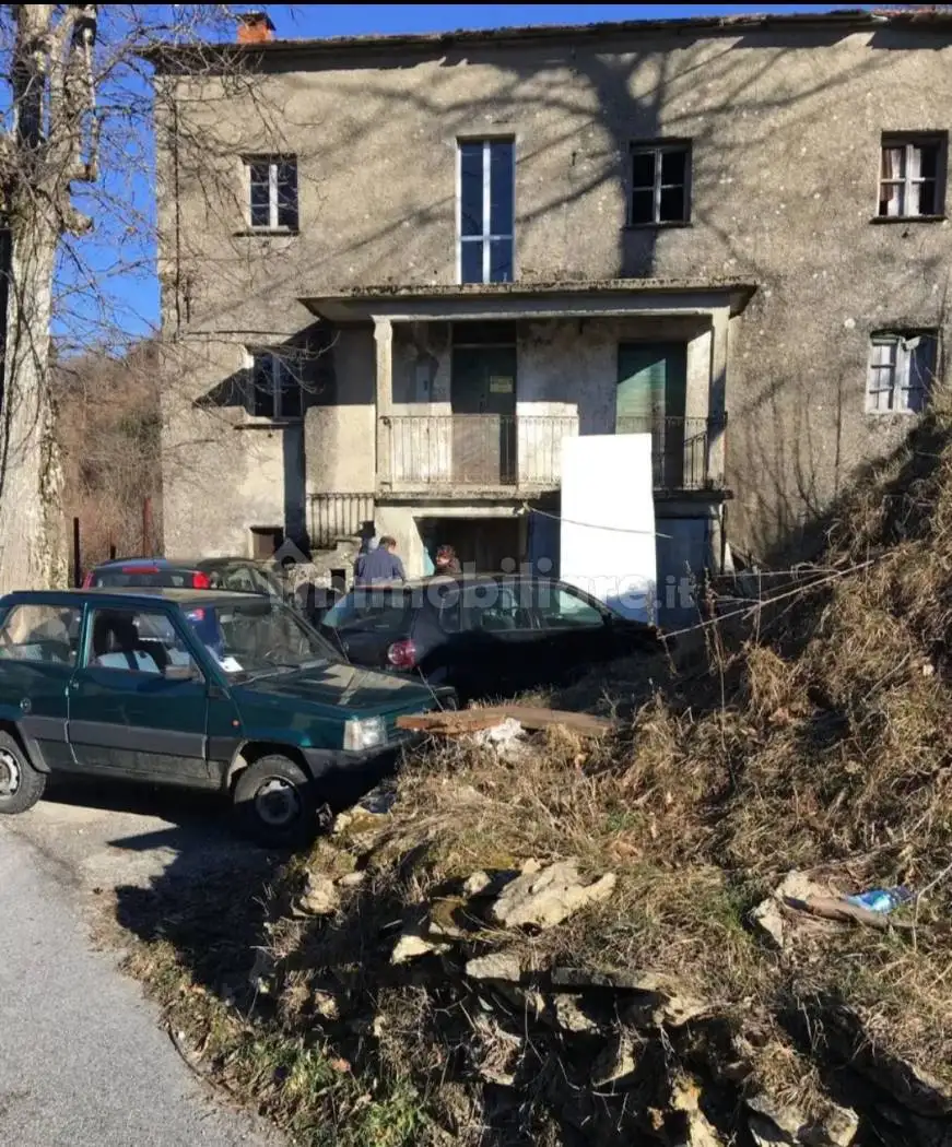 Rustico - Casale in vendita a Montebruno