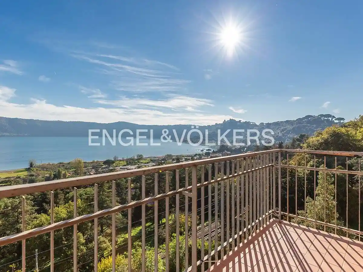 Appartamento in vendita a Castel Gandolfo