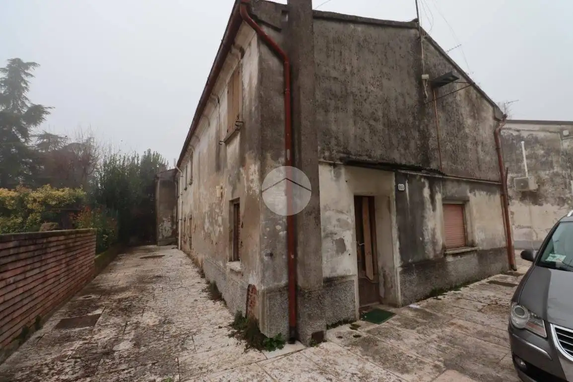 Rustico - Casale in vendita a Mantova