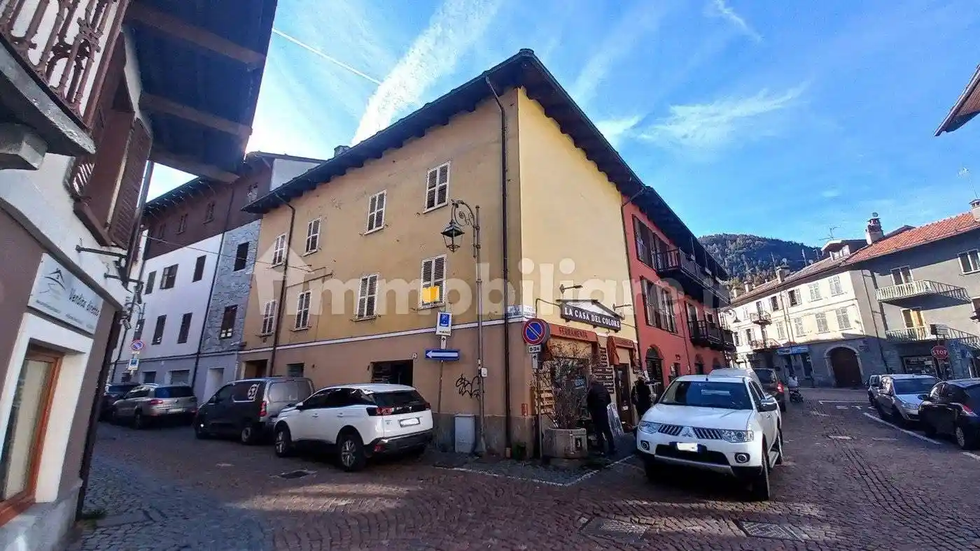 Palazzo - Edificio in vendita a Oulx
