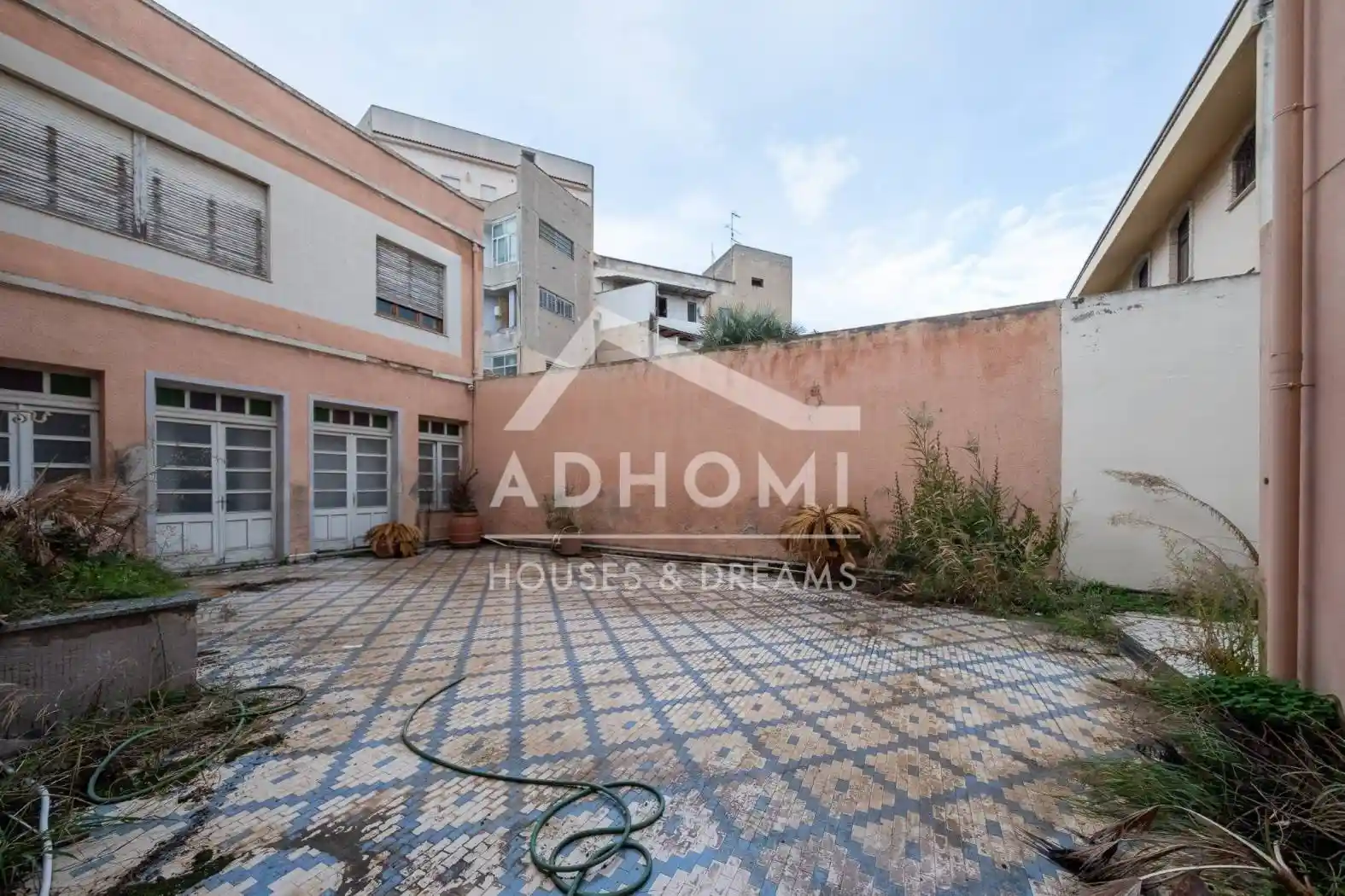 Palazzo - Edificio in vendita a Quartu Sant'Elena