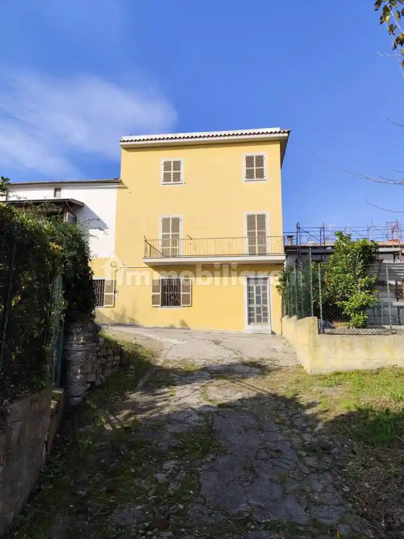 Casa indipendente in vendita a Santi Cosma e Damiano