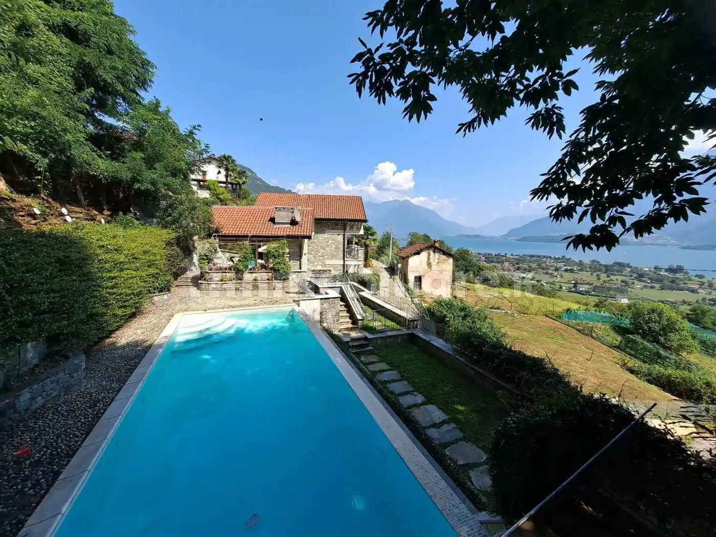 Appartamento in vendita a Gravedona ed Uniti