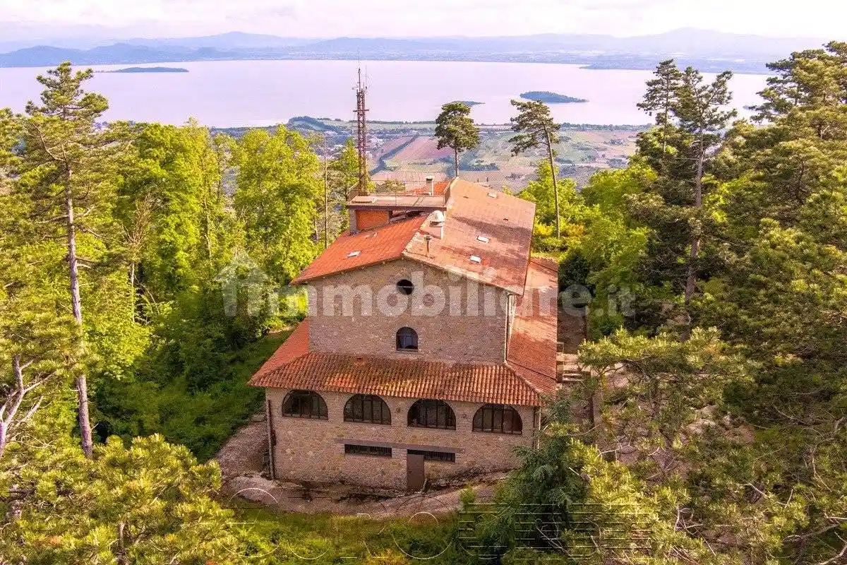 Rustico - Casale in vendita a Tuoro sul Trasimeno