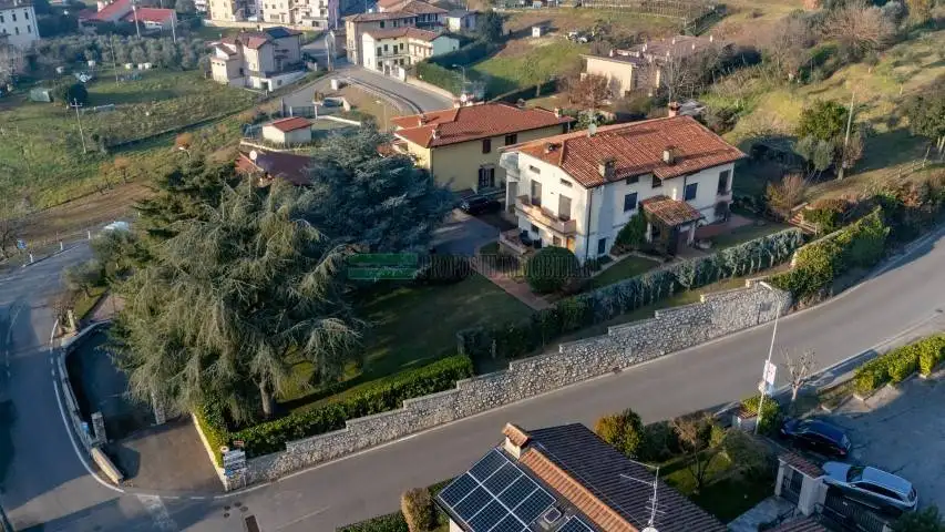 Villa in vendita a Ome