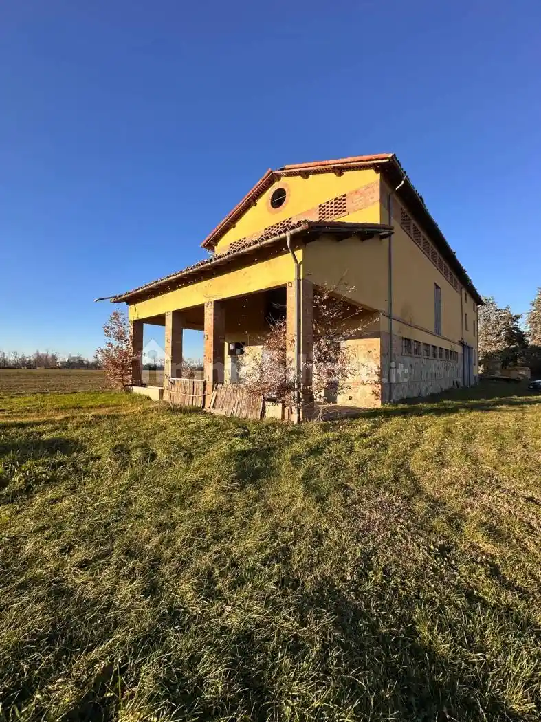 Rustico - Casale in vendita a Montechiarugolo