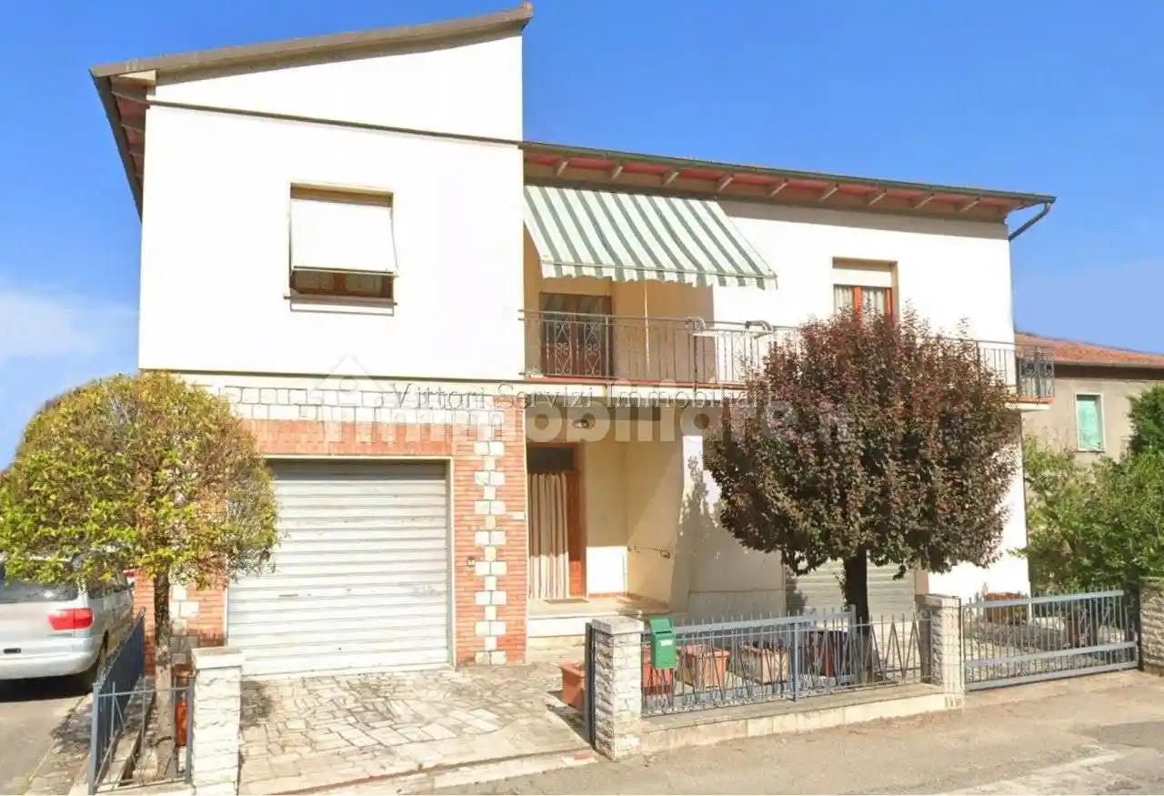 Casa indipendente in vendita a Sinalunga