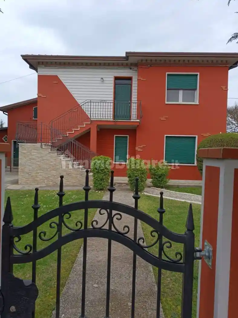 Villa in vendita a Riva del Po