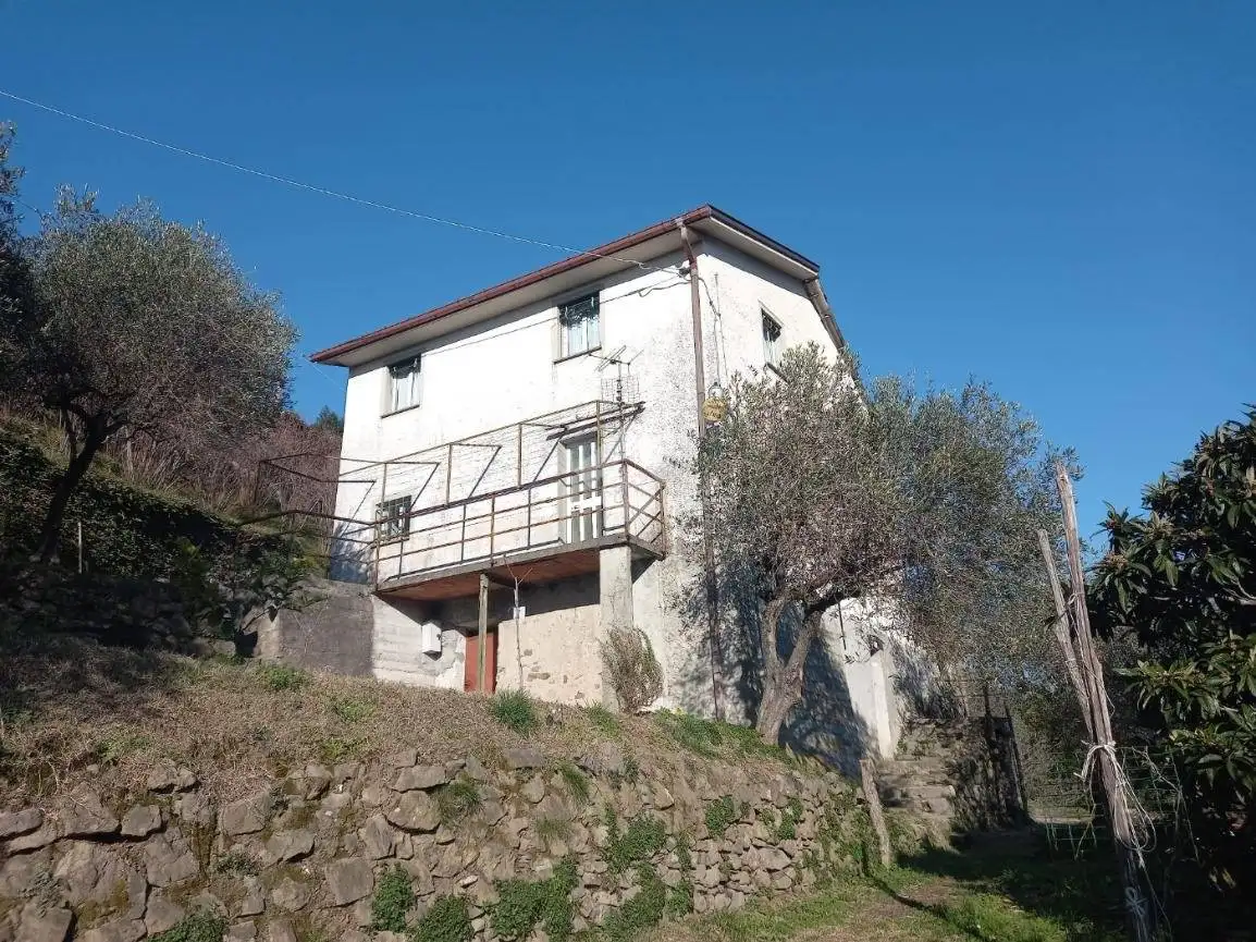 Casa indipendente in vendita a Mezzanego