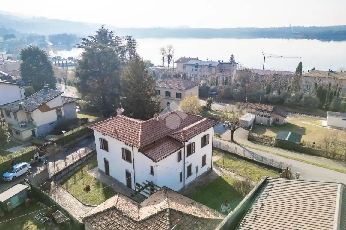 Villa in vendita a Galbiate