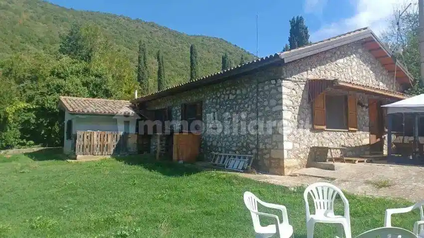 Villa in vendita a Pereto