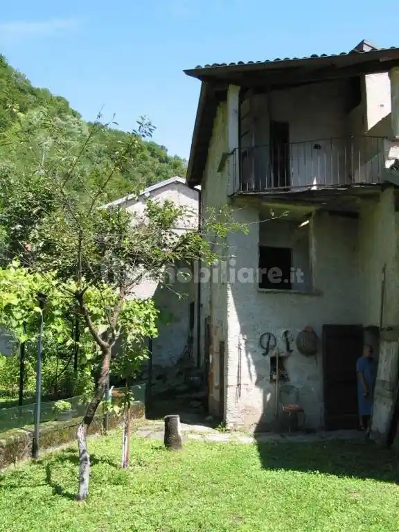 Palazzo - Edificio in vendita a Valsolda