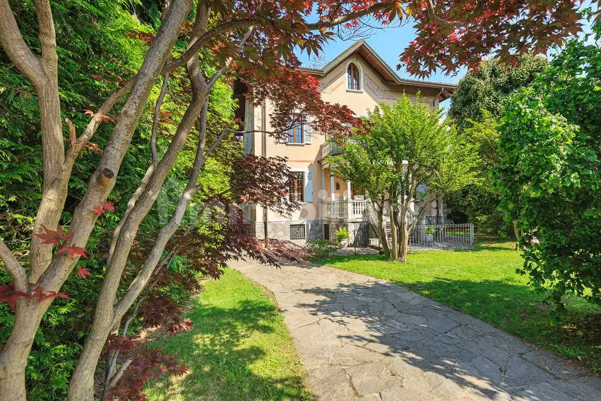 Villa in vendita a Invorio