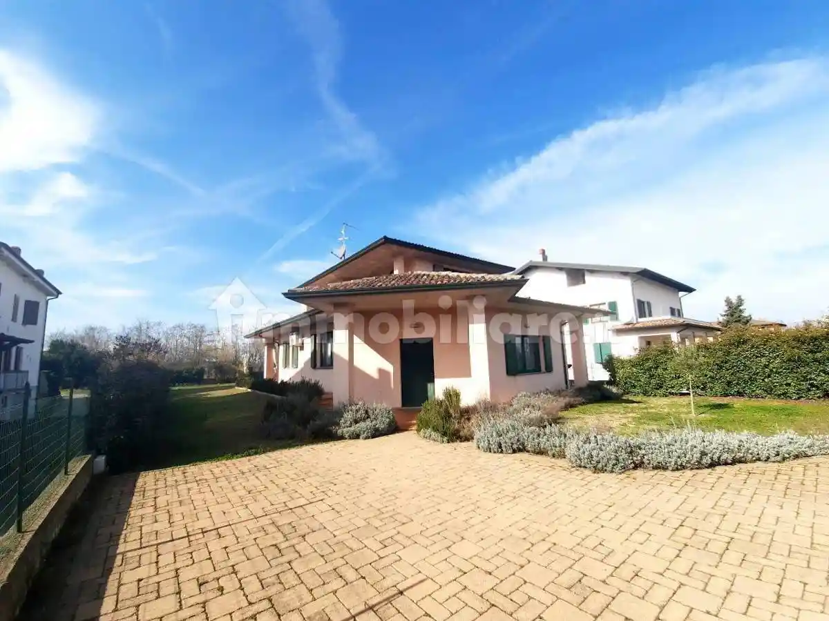 Villa in vendita a Podenzano