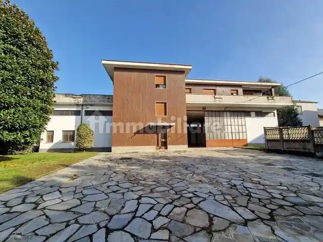 Villa in vendita a Cardano al Campo