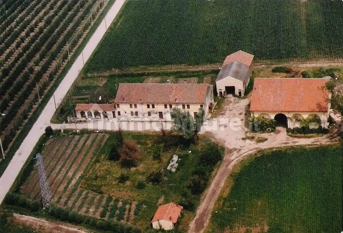 Rustico - Casale in vendita a Stienta