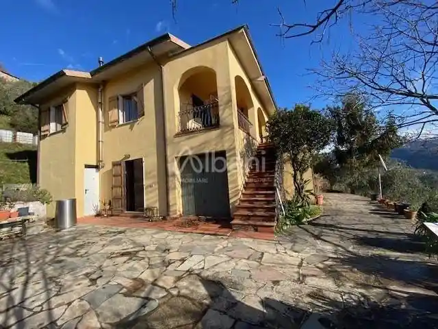 Villa in vendita a Sarzana
