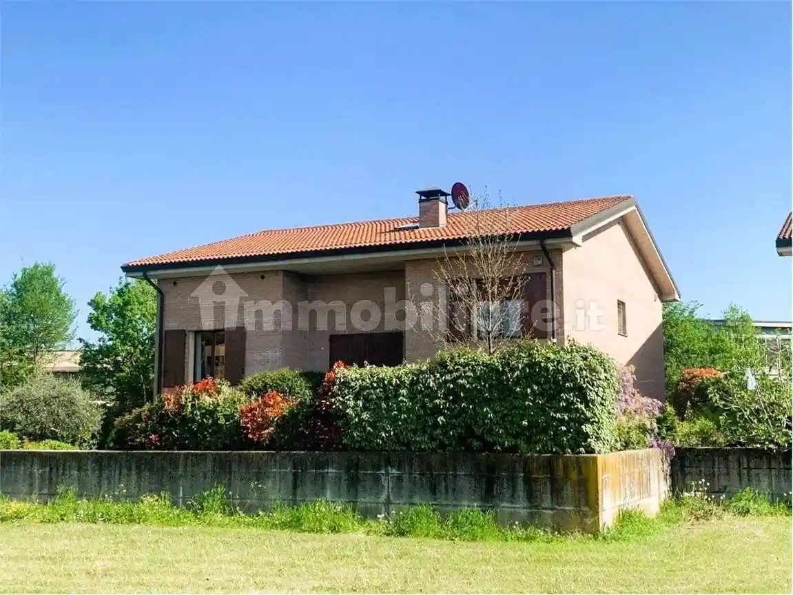 Villa in vendita a Montecchio Emilia