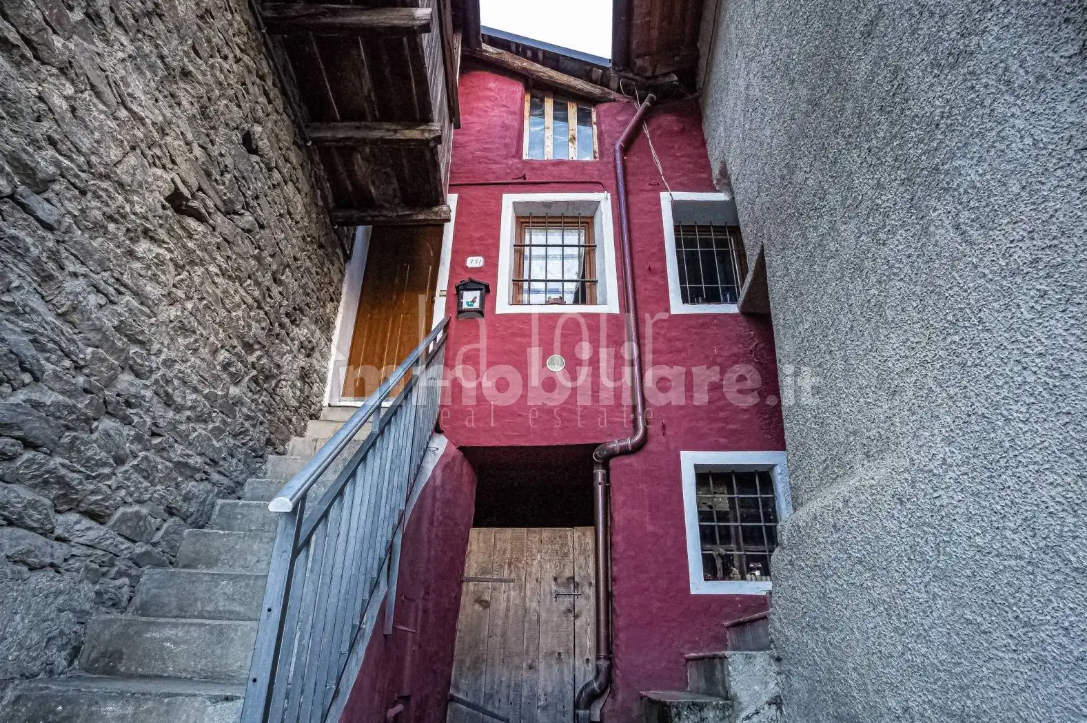 Bilocale frazione Capoluogo 351, Centro, Charvensod - foto 2