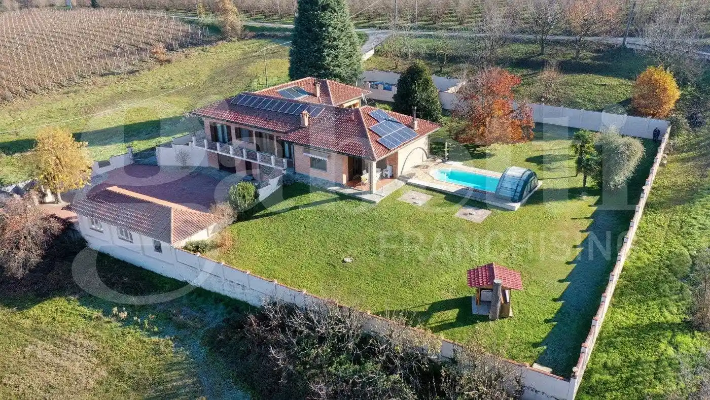 Villa in vendita a La Morra