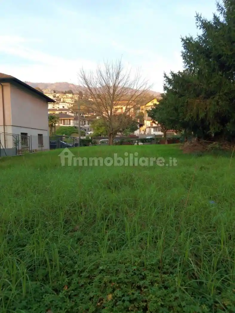 Casa indipendente in vendita a Gavirate