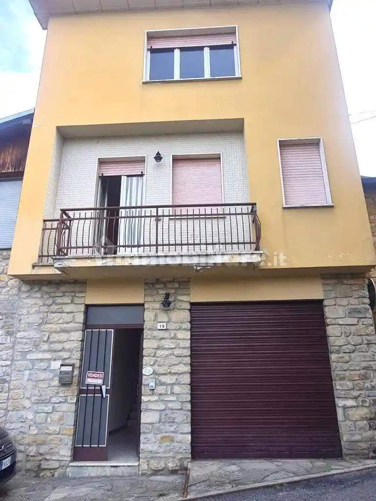 Casa indipendente in vendita a Zavattarello