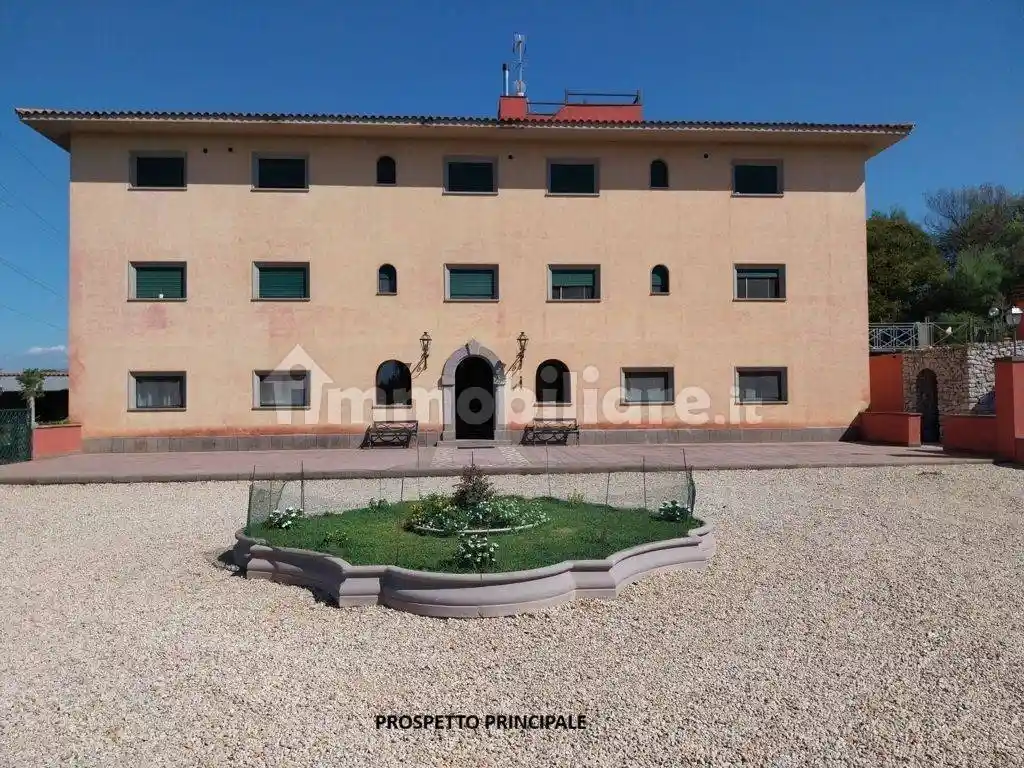 Palazzo - Edificio in vendita a Roma