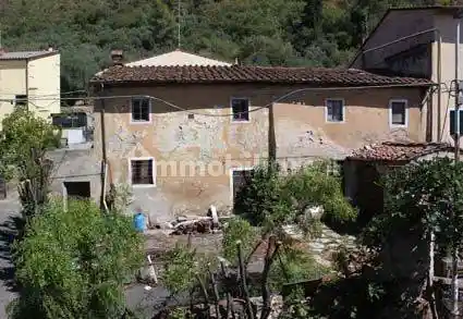 Rustico - Casale in vendita a Prato
