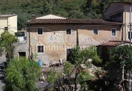 Rustico - Casale in vendita a Prato