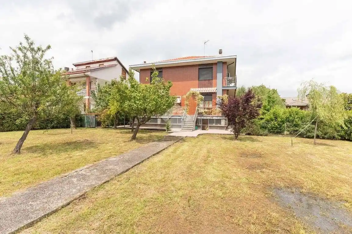 Villa in vendita a San Francesco al Campo