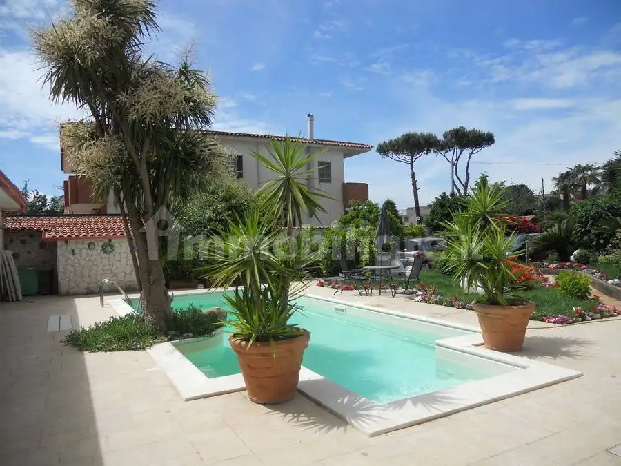 Villa in vendita a Giugliano in Campania