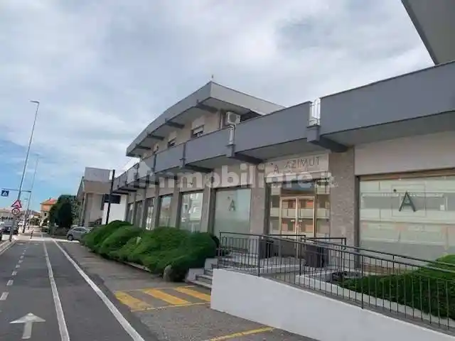 Palazzo - Edificio in vendita a Borgomanero