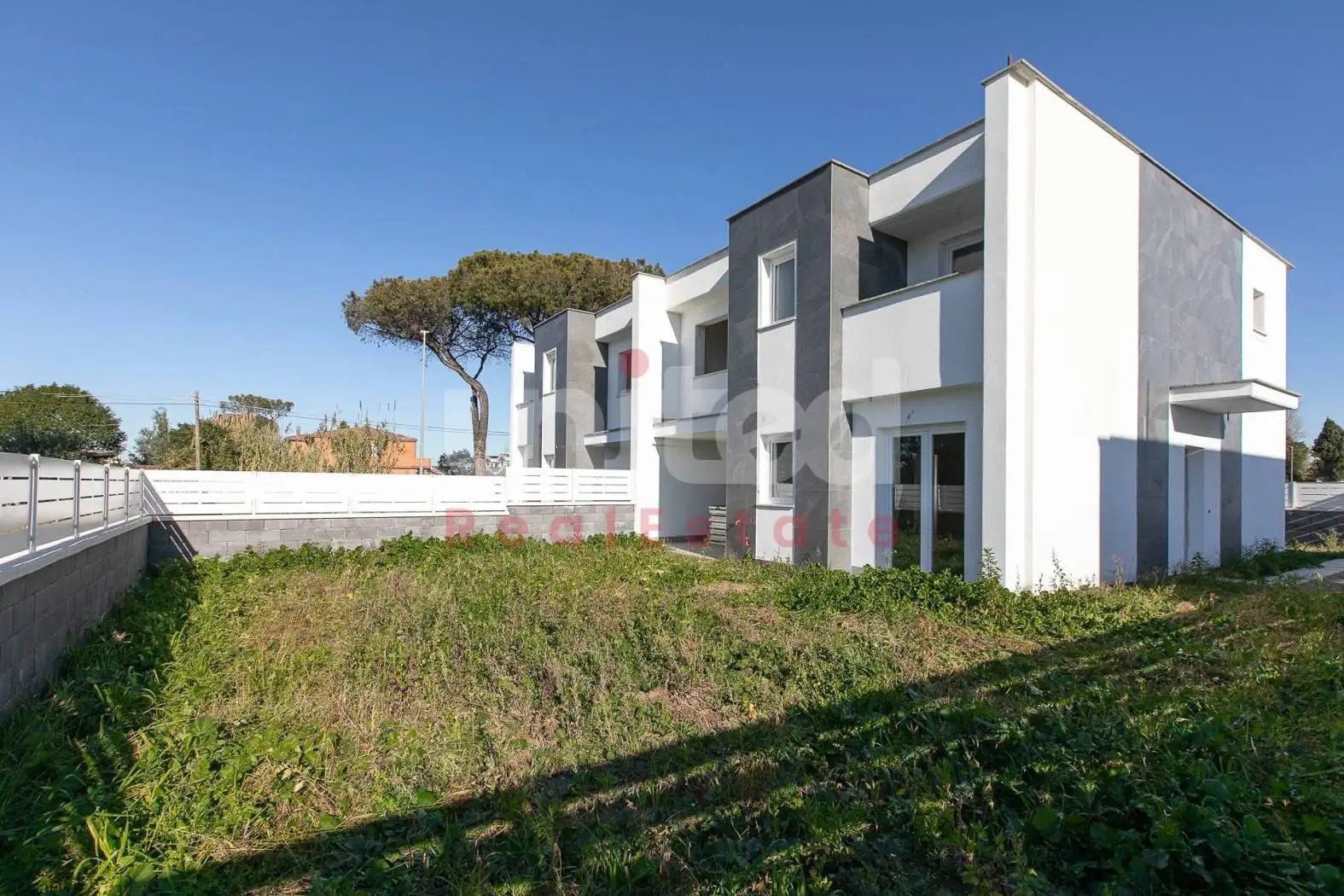 Villa bifamiliare in vendita a Roma