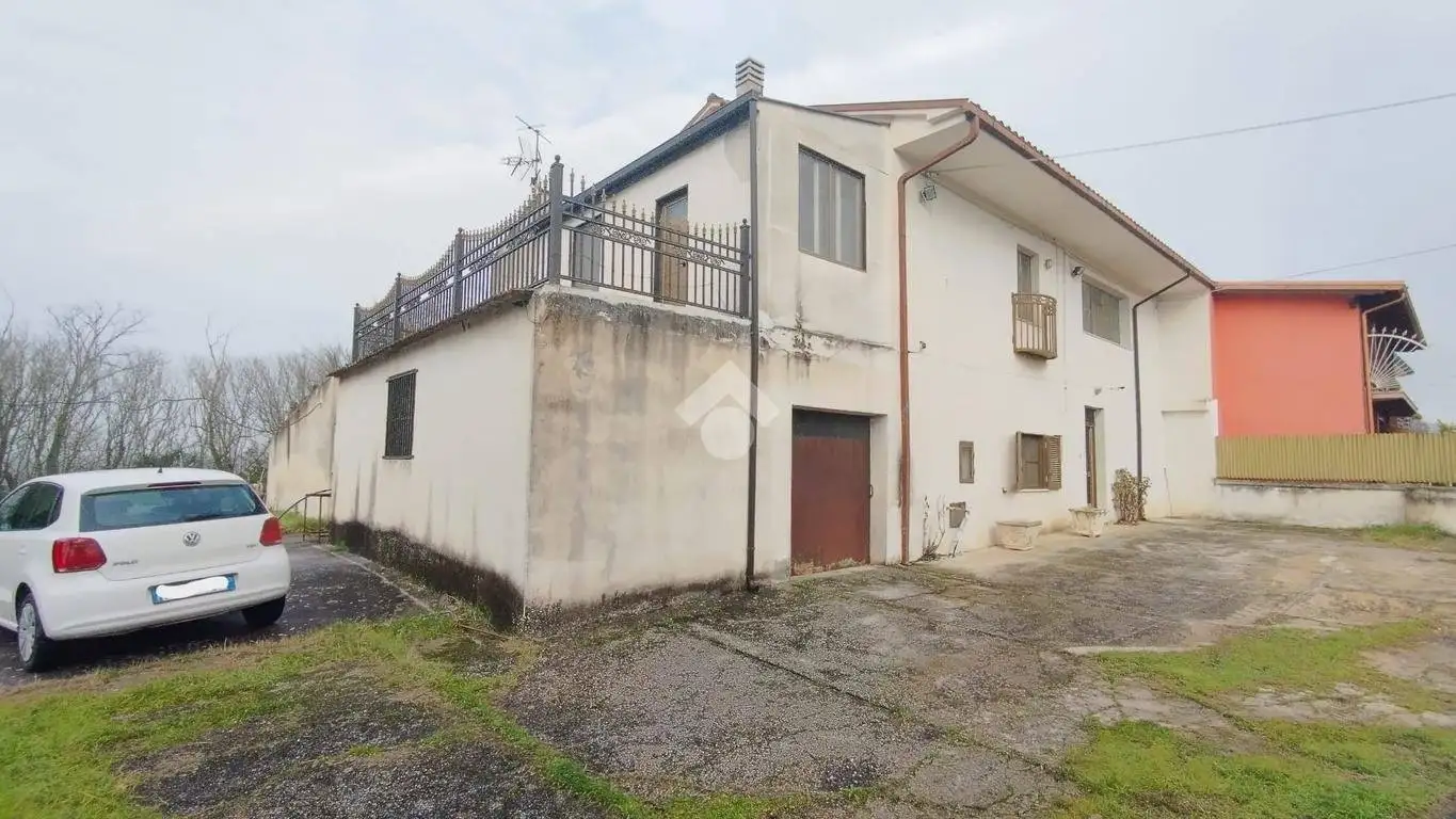 Casa indipendente in vendita a Rocca d'Evandro