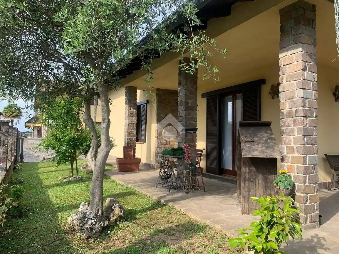 Villa in vendita a Lonate Pozzolo