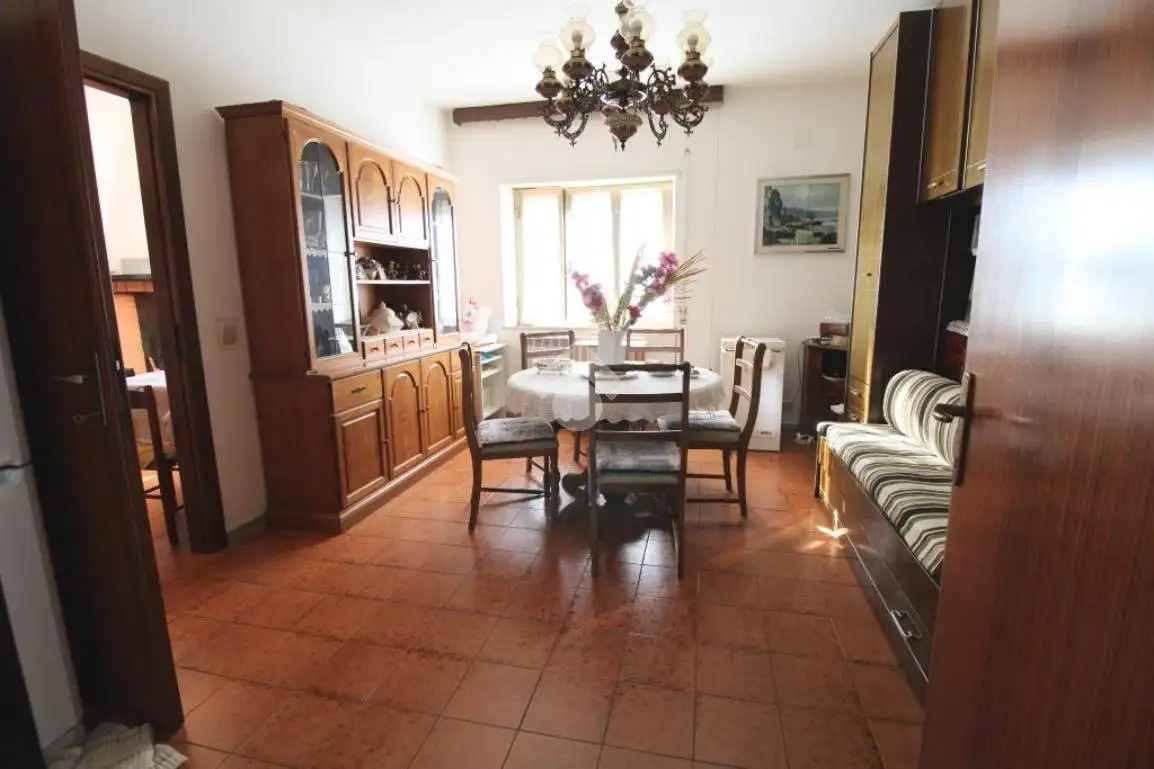 Appartamento in vendita a Mompeo